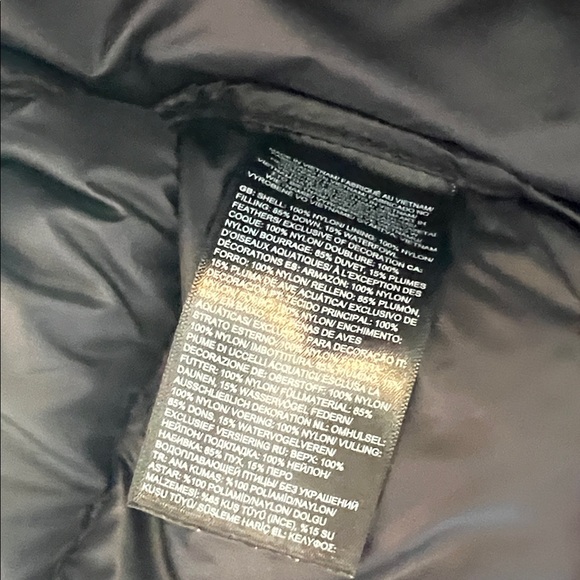 The North Face Women's Classic Black Puffer Jacket - Picture 9 of 16